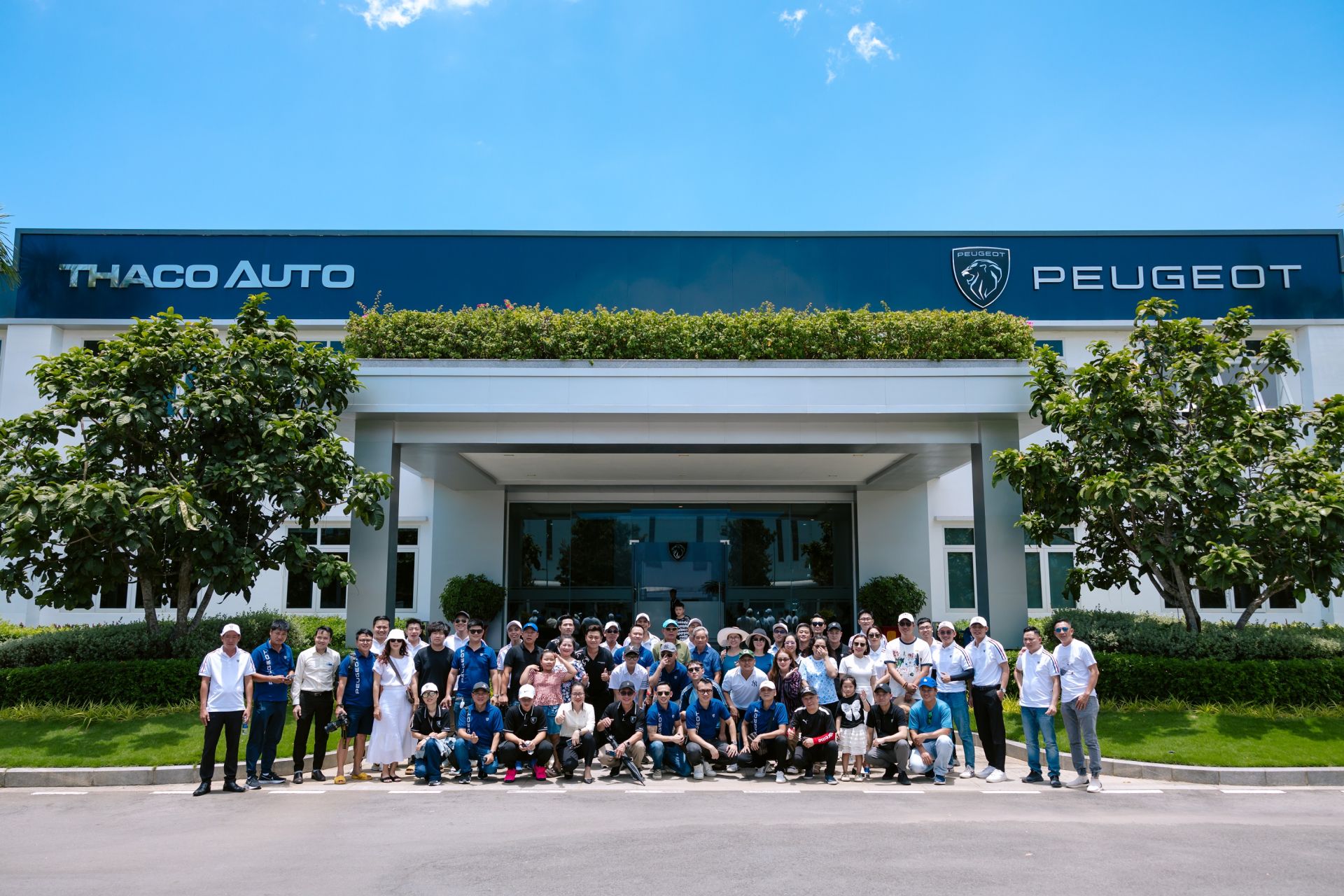 Khách hàng tham quan nhà máy THACO AUTO tại Chu Lai