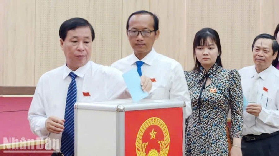 Đại biểu bầu Phó Chủ tịch Ủy ban nhân dân tỉnh Kiên Giang. Đại biểu bầu Phó Chủ tịch Ủy ban nhân dân tỉnh Kiên Giang.