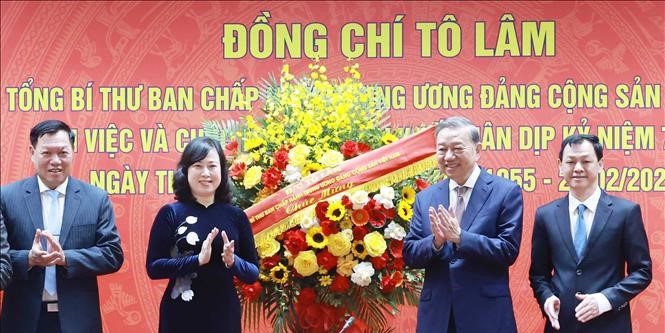 Tổng Bí thư yêu cầu ngành y tế đổi mới tư duy trong chăm sóc sức khỏe toàn dân