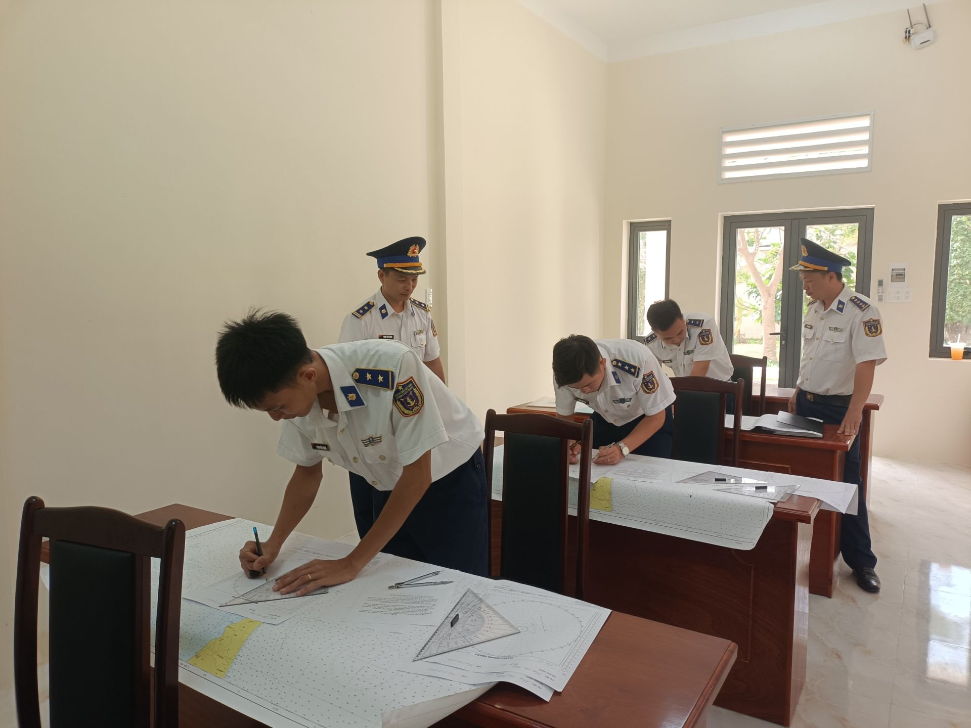 Cán bộ, chiến sĩ tham gia hội thi