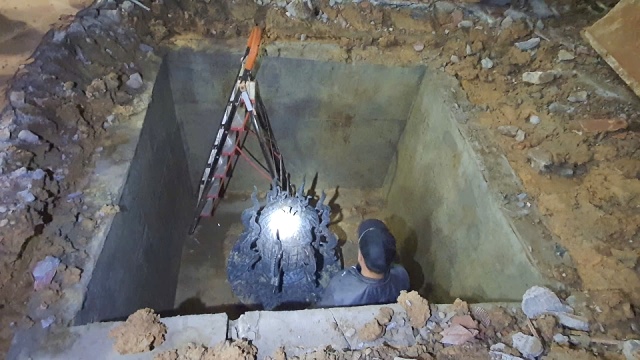 Chiêu trò chôn đồ vật dưới đất với mục đích xây dựng lòng tin rồi lừa đảo chiếm đoạt tài sản. Chiêu trò chôn đồ vật dưới đất với mục đích xây dựng lòng tin rồi lừa đảo chiếm đoạt tài sản.