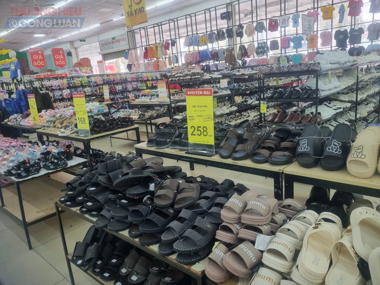 Siêu thị Lan Chi Thuỷ Nguyên lấy chiến lược kinh doanh: “Mang hàng hoá đảm bảo chất lượng, giá cả phải chăng đến người tiêu dùng”