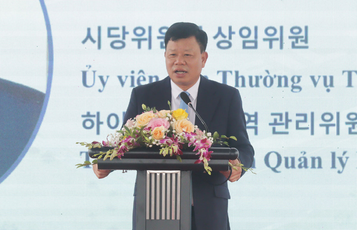 Đồng chí Lê Trung Kiên, Trưởng Ban Quản lý Khu kinh tế Hải Phòng phát biểu tại Lễ khởi công. Đồng chí Lê Trung Kiên, Trưởng Ban Quản lý Khu kinh tế Hải Phòng phát biểu tại Lễ khởi công.