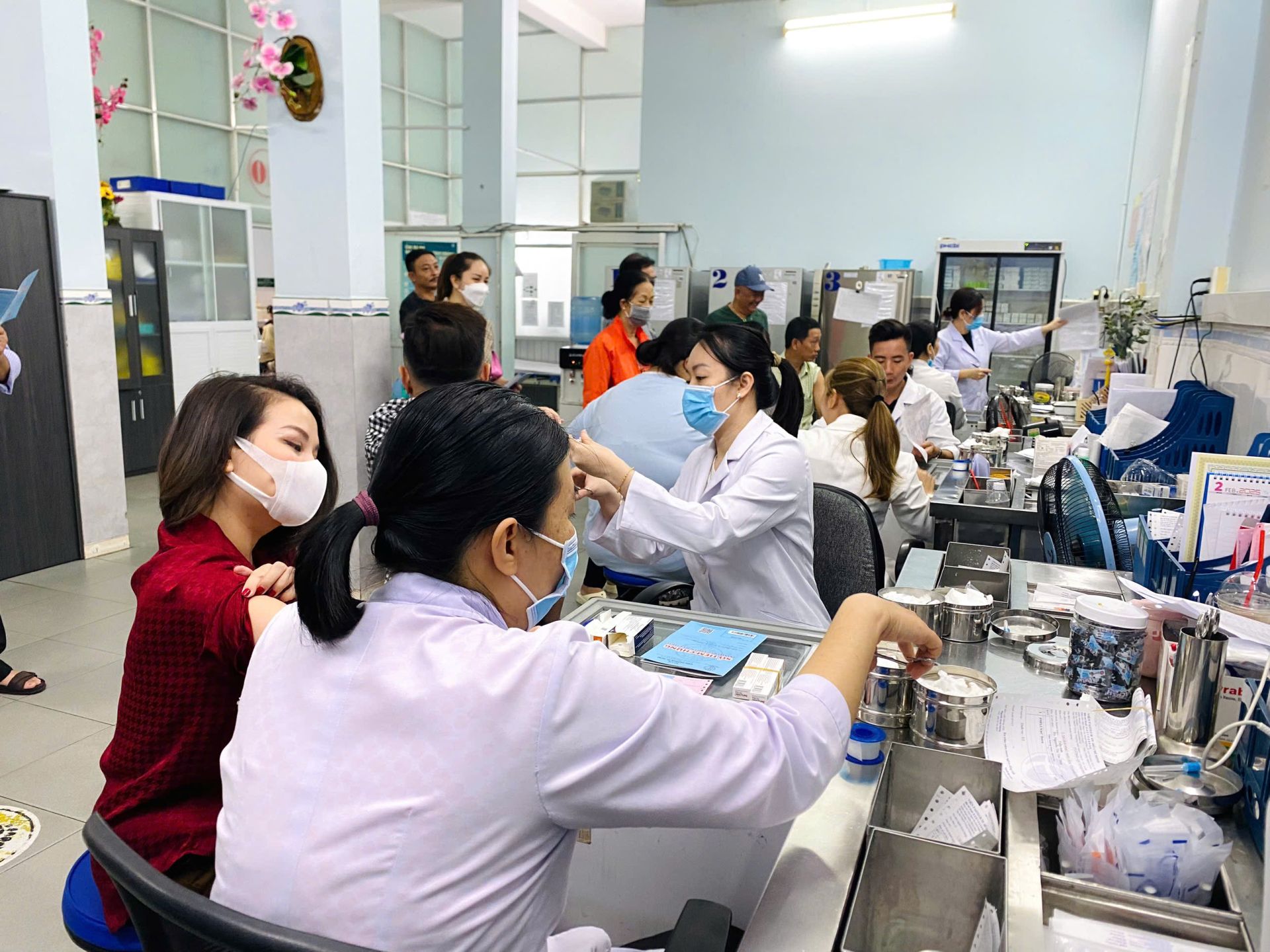 Các trung tâm tiêm chủng tại TP. Hồ Chí Minh hiện nay đang đáp ứng đủ vắc-xin cúm mùa cho nhu cầu của cộng đồng Các trung tâm tiêm chủng tại TP. Hồ Chí Minh hiện nay đang đáp ứng đủ vắc-xin cúm mùa cho nhu cầu của cộng đồng