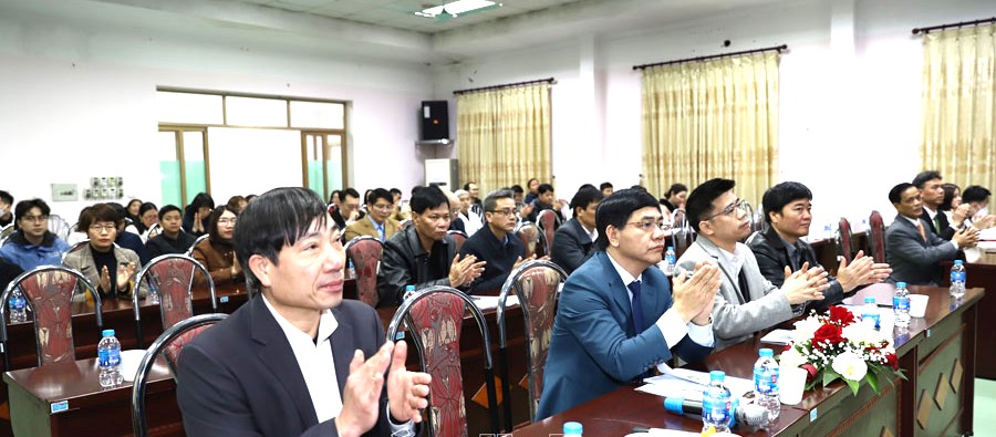 Các đại biểu tham dự hội nghị Các đại biểu tham dự hội nghị