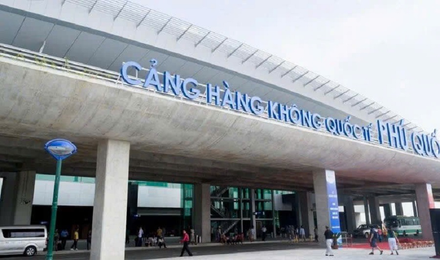 Cảng hàng không quốc tế Phú Quốc được xác định mở rộng đạt công suất 10 triệu hành khách/năm trong giai đoạn 2021 - 2030; tầm nhìn đến năm 2050 tiếp tục mở rộng để đạt công suất 18 triệu hành khách/năm. Cảng hàng không quốc tế Phú Quốc được xác định mở rộng đạt công suất 10 triệu hành khách/năm trong giai đoạn 2021 - 2030; tầm nhìn đến năm 2050 tiếp tục mở rộng để đạt công suất 18 triệu hành khách/năm.