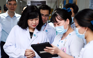 Bộ trưởng Đào Hồng Lan: 'Mỗi cán bộ y tế luôn nỗ lực rèn luyện chuyên môn, đạo đức nghề nghiệp để phụng sự Tổ quốc, Nhân dân'. suckhoedoisong.vn.