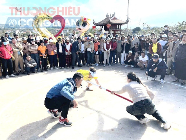 Đẩy gậy hạng cân nữ.