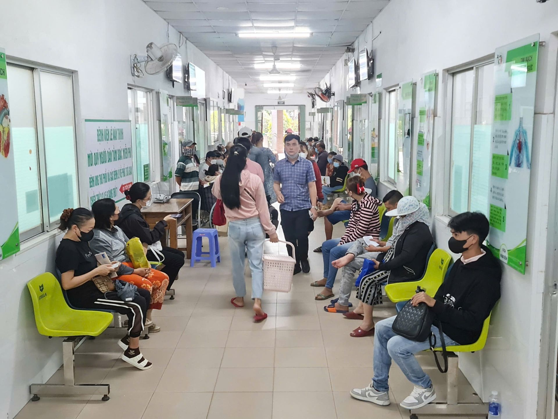 bệnh viện tập trung đầu tư, cải tạo cơ sở vật chất liên tục để có cơ sở xanh, sạch, đẹp qua đó tạo thuận lợi cho người bệnh đến khám ngoại trú cũng như nội trú, đồng thời phục vụ cho cả người nhà bệnh nhân.