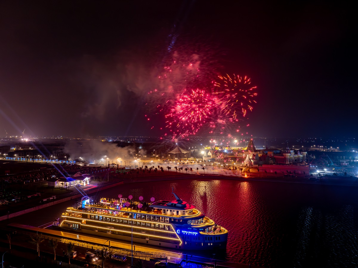 Sự kiện khai trương kỹ thuật và “Dạ tiệc Du thuyền Hoàng gia” dành cho các cư dân tiên phong của “đảo tỷ phú” ngày 22/2