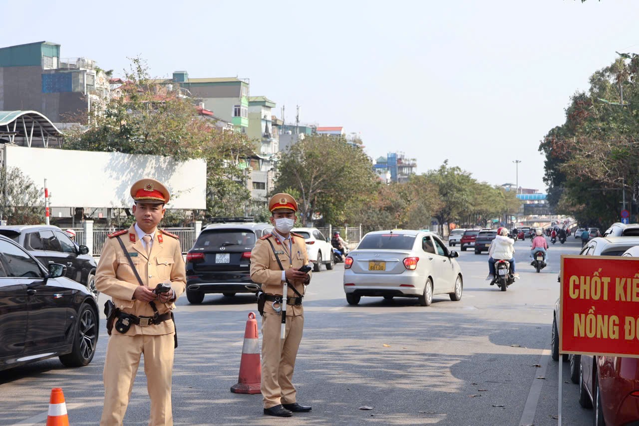 Chốt kiểm tra, xử lý nồng độ cồn cúa lực lượng Cảnh sát giao thông (Công an TP. Hà Nội). Ảnh: Thùy Anh