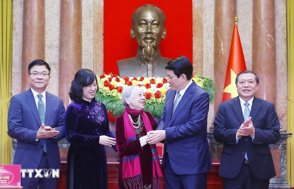 Chủ tịch nước Lương Cường và các đại biểu dự buổi gặp mặt. Ảnh: TTXVN.