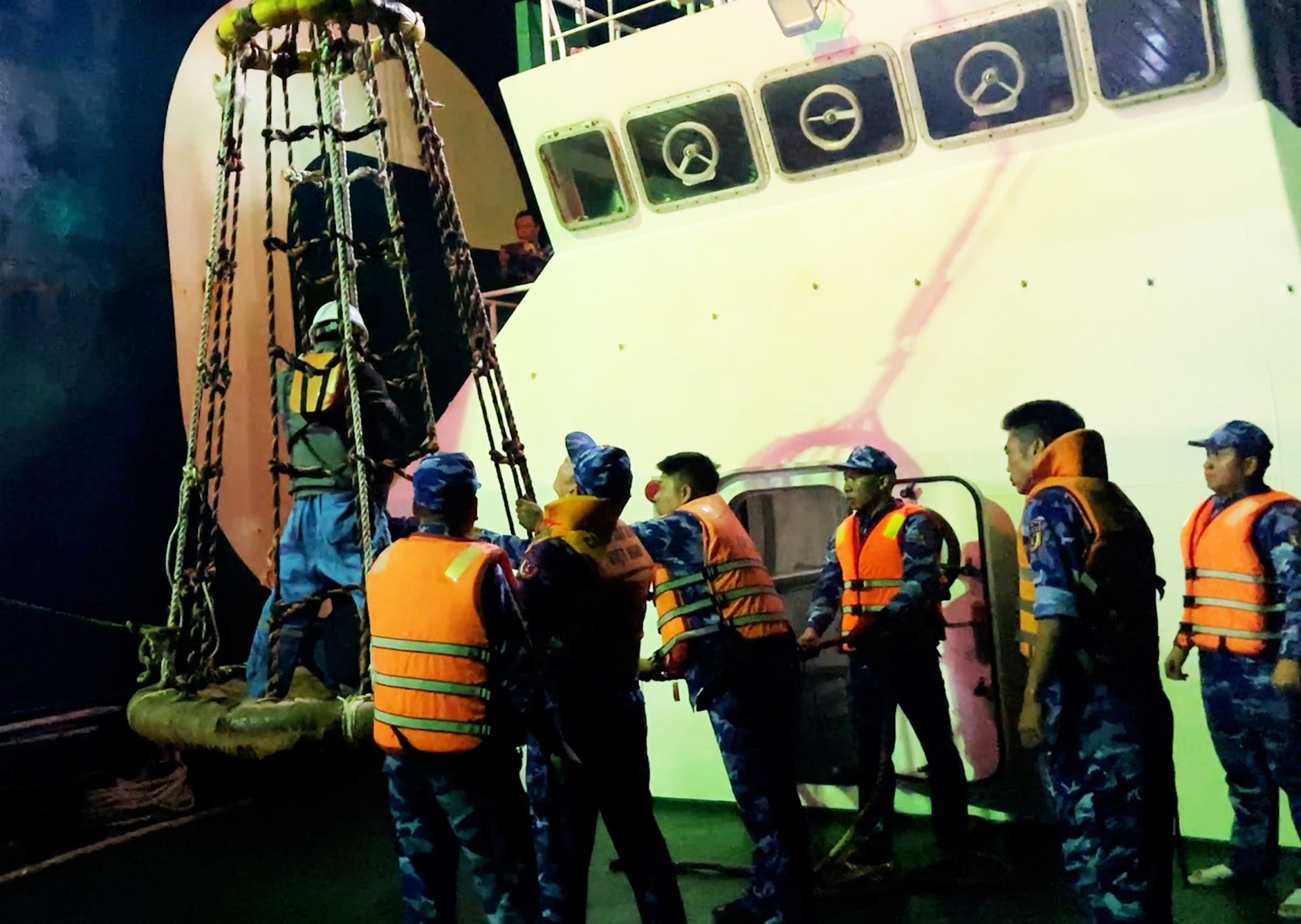 Bộ Tư lệnh Vùng Cảnh sát biển 3 kịp thời cấp cứu thuyền viên bị đau ruột thừa cấp trên biển