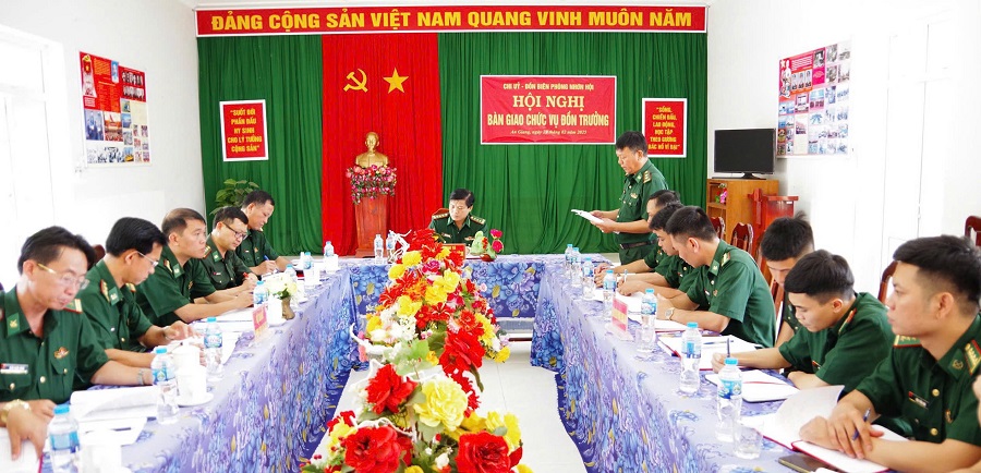 Bàn giao chức vụ Đồn trưởng tại Đồn Biên phòng Nhơn Hội Bàn giao chức vụ Đồn trưởng tại Đồn Biên phòng Nhơn Hội