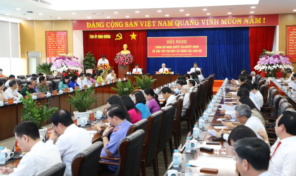 Bình Dương bổ nhiệm 6 giám đốc các sở mới thành lập