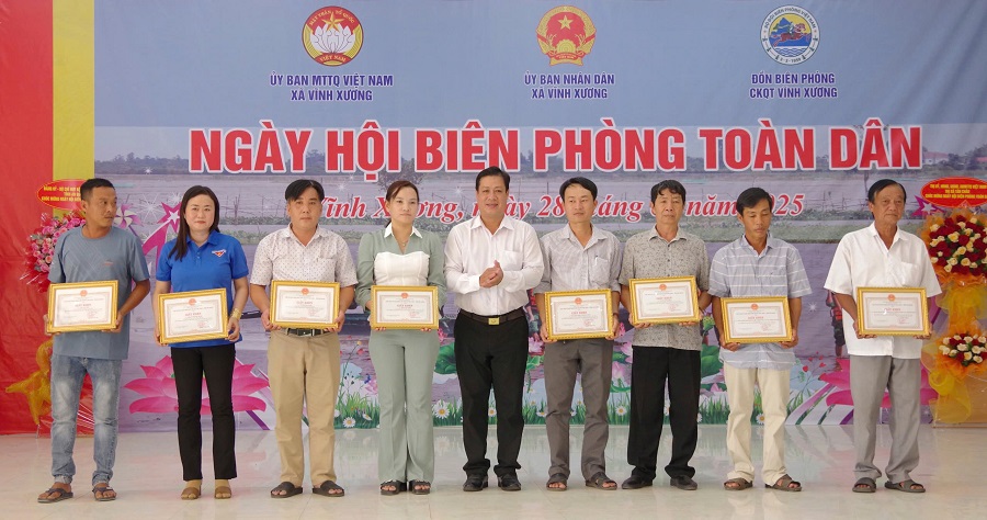 Khen thưởng các tập thể, cá nhân Khen thưởng các tập thể, cá nhân