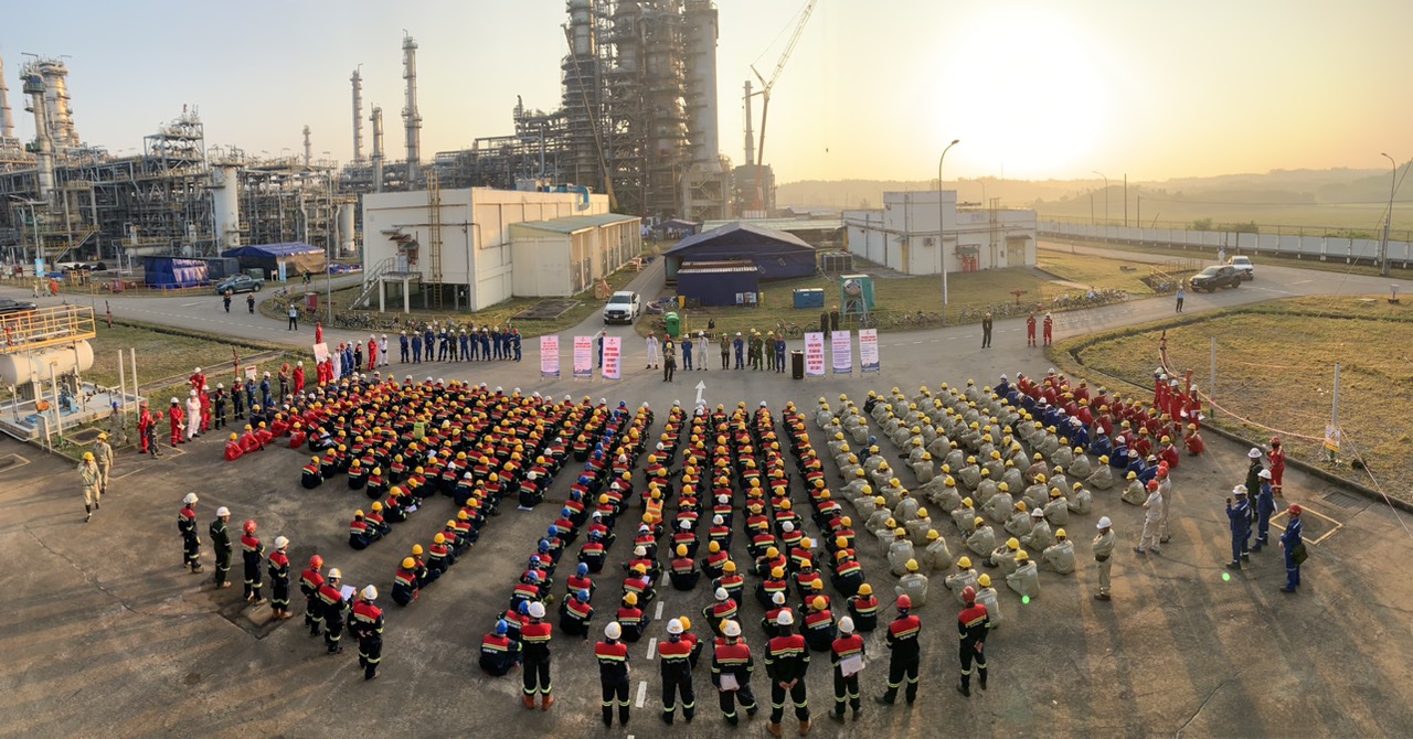 Lao động nhà thầu và BSR làm việc trong đợt bảo dưỡng tổng thể lần 5 năm 2024