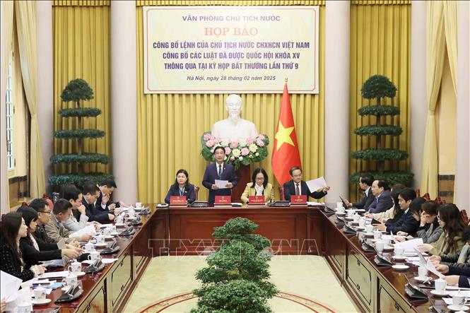 Họp báo công bố Lệnh của Chủ tịch nước công bố các luật được Quốc hội Khóa XV thông qua tại kỳ họp bất thường lần thứ 9. Ảnh: An Đăng/TTXVN