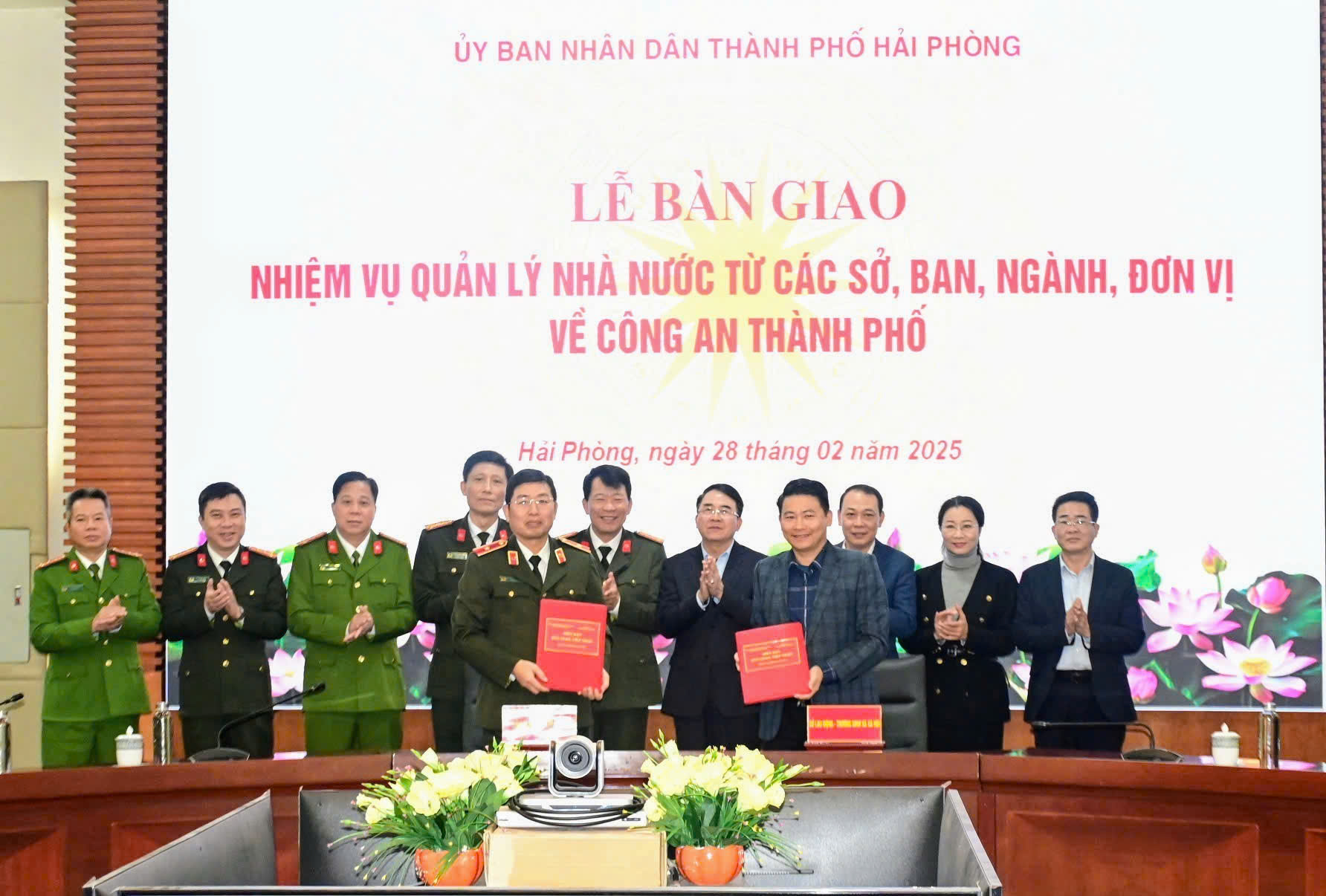 Hải Phòng tổ chức lễ bàn giao nhiệm vụ quản lý nhà nước từ các Sở, ban, ngành, đơn vị về Công an thành phố