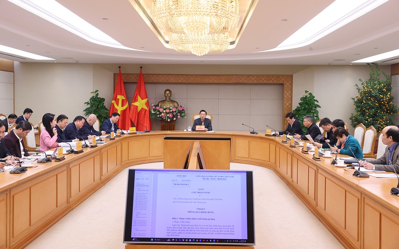 Phó Thủ tướng nêu rõ, dự thảo Luật Cấp, thoát nước cần ngắn gọn, cụ thể, tập trung cho riêng lĩnh vực cấp, thoát nước; quy định rõ các vấn đề liên quan đến trách nhiệm của Nhà nước, vấn đề an ninh, an toàn của tài nguyên nước, hệ thống cấp, thoát nước, chất lượng nước… - Ảnh: VGP/Minh Khôi Phó Thủ tướng nêu rõ, dự thảo Luật Cấp, thoát nước cần ngắn gọn, cụ thể, tập trung cho riêng lĩnh vực cấp, thoát nước; quy định rõ các vấn đề liên quan đến trách nhiệm của Nhà nước, vấn đề an ninh, an toàn của tài nguyên nước, hệ thống cấp, thoát nước, chất lượng nước… - Ảnh: VGP/Minh Khôi