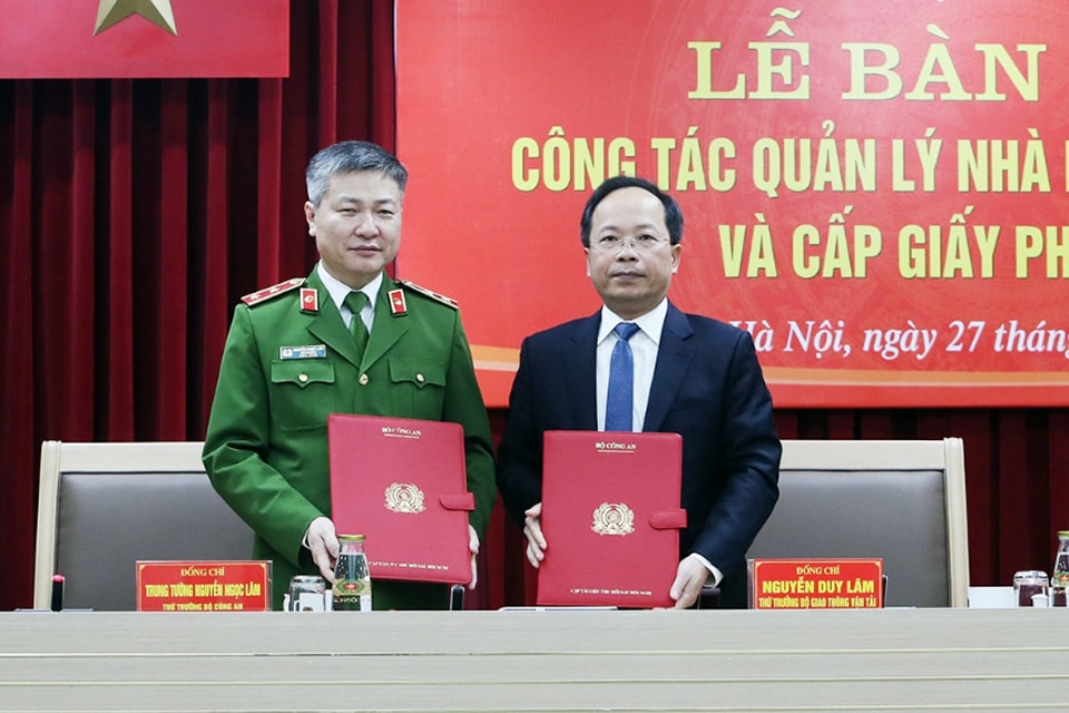 Lễ bàn giao công tác quản lý nhà nước về sát hạch và cấp giấy phép lái xe (ngày 27/2). Ảnh: Chu Dũng