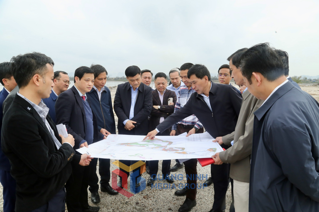 Ông Vũ Hồng Thanh, Phó Chủ tịch Quốc hội cùng đoàn công tác khảo sát tại Khu công nghiệp Sông Khoai, TX Quảng Yên. Ông Vũ Hồng Thanh, Phó Chủ tịch Quốc hội cùng đoàn công tác khảo sát tại Khu công nghiệp Sông Khoai, TX Quảng Yên.