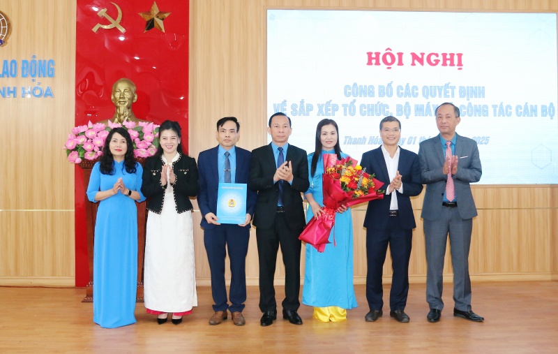 Liên đoàn Lao động tỉnh Thanh Hóa công bố các quyết định về sắp xếp tổ chức, bộ máy và công tác cán bộ