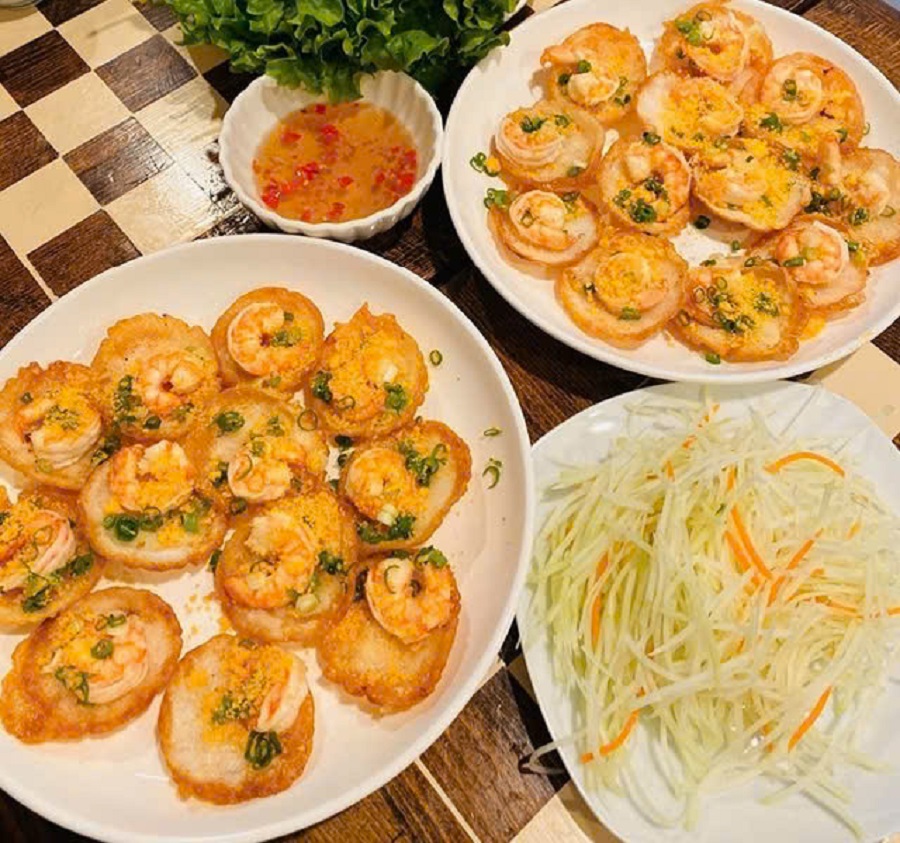 Bánh khọt có nguồn gốc từ bánh căn của vùng Bình Thuận, Ninh Thuận, sau đó 