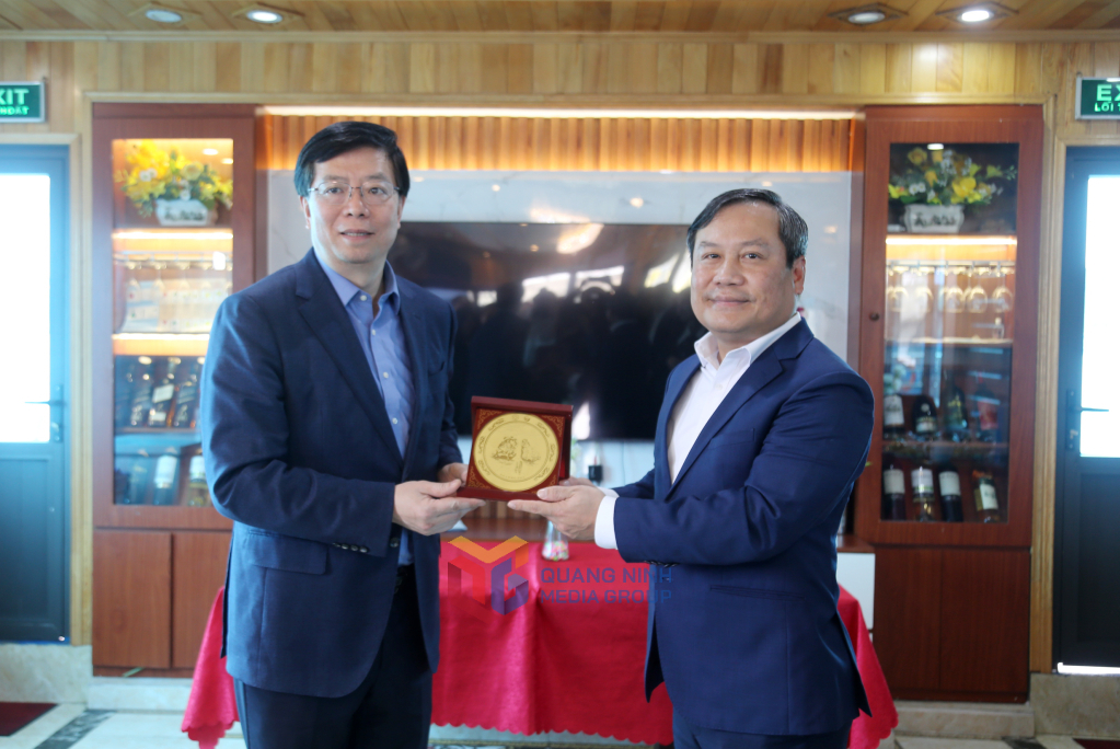 Bí thư Tỉnh ủy Quảng Ninh tiếp xã giao Bí thư Đảng ủy Đại học Thanh Hoa