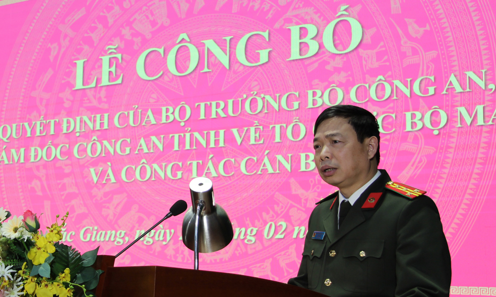 Đại tá Nguyễn Quang Vinh phát biểu giao nhiệm vụ.