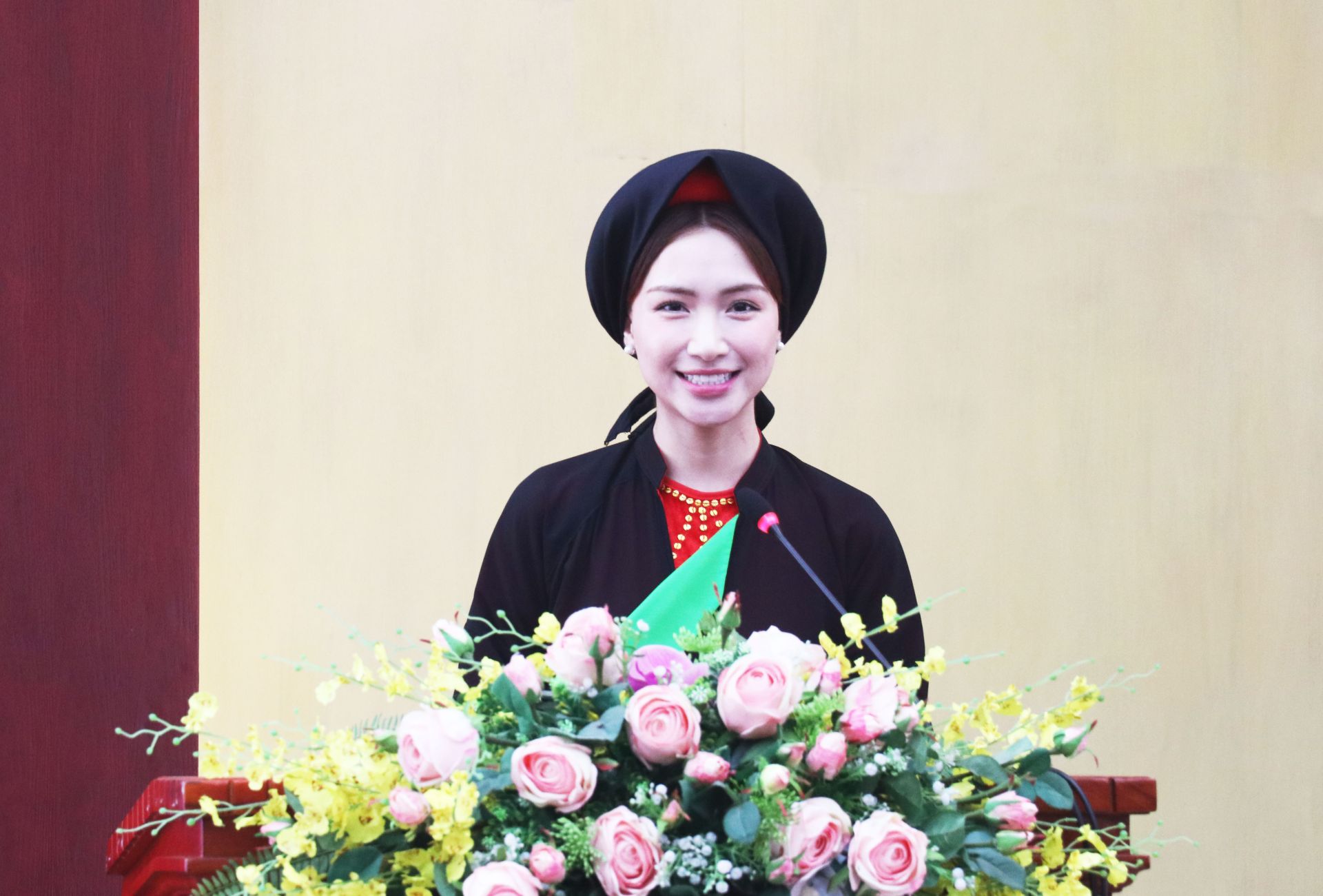 Ca sĩ Hòa Minzy trân trọng cảm ơn sự quan tâm của lãnh đạo tỉnh, các ngành chức năng và sự ủng hộ của nhân dân Bắc Ninh để MV “Bắc Bling” được ra mắt.