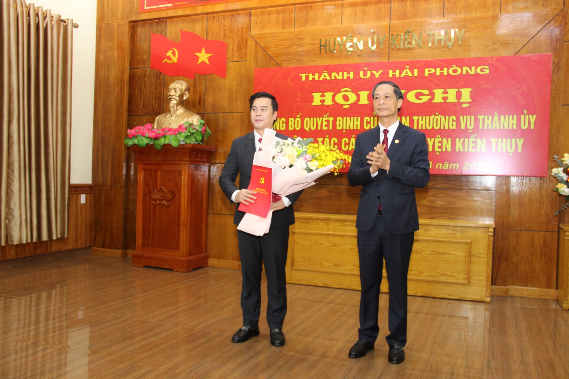 Đồng chí Lê Hữu Toản giữ chức vụ Phó Bí thư Huyện ủy Kiến Thụy, nhiệm kỳ 2020 – 2025