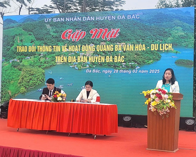 Chiều 28/2, UBND huyện Đà Bắc đã tổ chức buổi gặp mặt báo chí nhằm thông tin về những nỗ lực thúc đẩy du lịch của địa phương. Với tiềm năng du lịch phong phú, Đà Bắc đang từng bước khẳng định vị thế trên bản đồ du lịch Hòa Bình. Chiều 28/2, UBND huyện Đà Bắc đã tổ chức buổi gặp mặt báo chí nhằm thông tin về những nỗ lực thúc đẩy du lịch của địa phương. Với tiềm năng du lịch phong phú, Đà Bắc đang từng bước khẳng định vị thế trên bản đồ du lịch Hòa Bình.