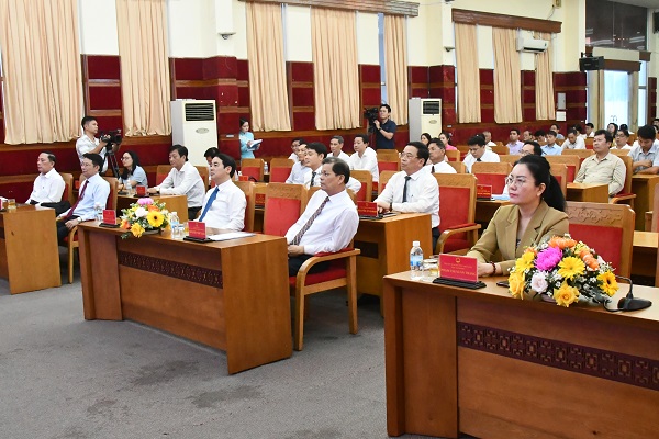 Đại biểu đến dự