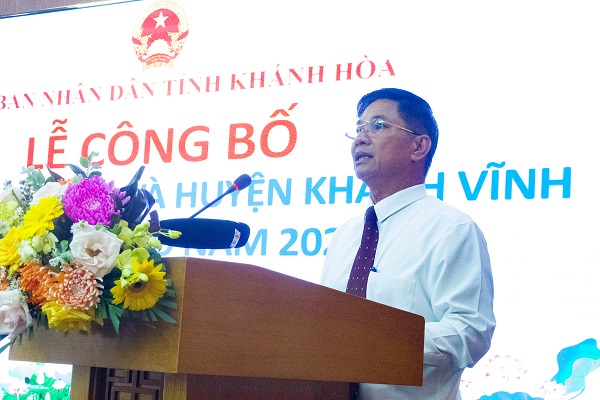 Ông Đinh Văn Dũng- Phó Bí thư huyện ủy, Chủ tịch UBND huyện Khánh Sơn phát biểu