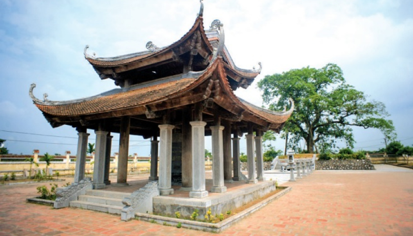 Khu lăng mộ Thái sư Trần Thủ Độ tại làng Ngừ, xã Liên Hiệp (Hưng Hà).