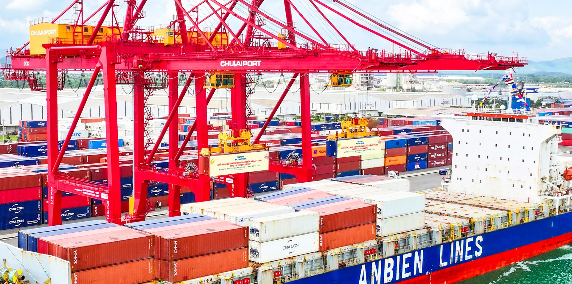 Lô sản phẩm sơ mi rơ moóc các loại đáp ứng các tiêu chuẩn xuất khẩu sang Bắc Mỹ.