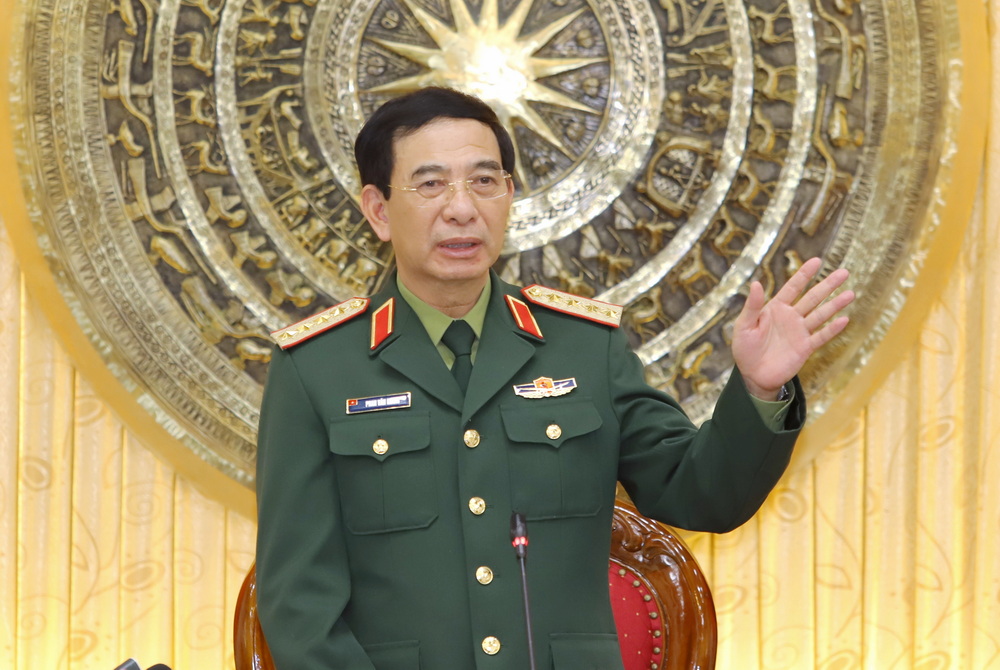 Bộ trưởng Bộ Quốc phòng Phan Văn Giang chủ trì buổi làm việc với Ban Thường vụ Tỉnh ủy Thanh Hóa.
