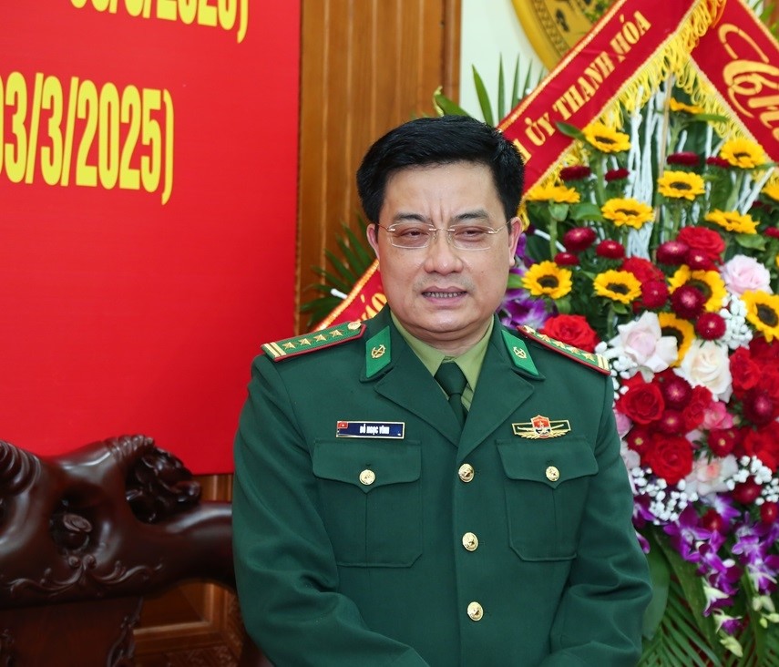 Đại tá Đỗ Ngọc Vĩnh, Tỉnh ủy viên, Chỉ huy trưởng Bộ Chỉ huy BĐBP tỉnh phát biểu cảm ơn.