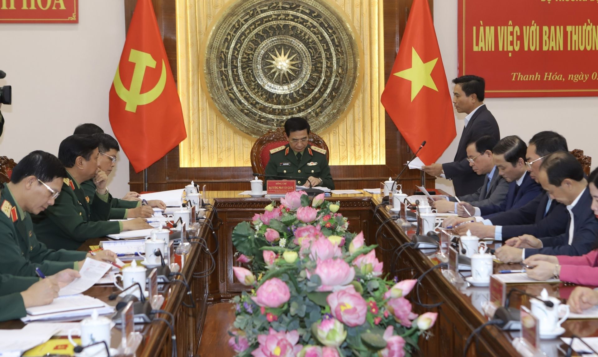 Thay mặt Ban Thường vụ Tỉnh ủy, Bí thư Tỉnh ủy Nguyễn Doãn Anh trân trọng cảm ơn đồng chí Bộ trưởng Bộ Quốc phòng và các thành viên trong đoàn đã làm việc với Ban Thường vụ Tỉnh ủy Thanh Hóa