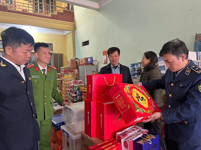 Lực lượng QLTT tỉnh Hòa Bình xử lý 26 vụ vi phạm trong dịp Tết Nguyên đán Ất Tỵ