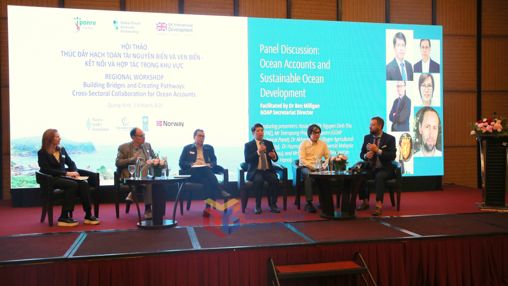 Các đại biểu, chuyên gia tọa đàm một số nội dung về Tài khoản đại dương và phát triển đại dương bền vững.