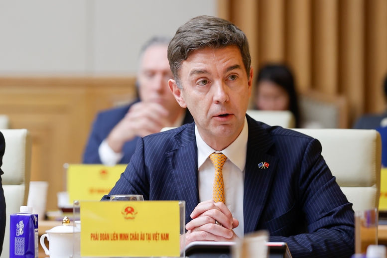 Đại sứ Liên minh châu Âu tại Việt Nam Julien Guerrier phát biếu tại tọa đàm - Ảnh: VGP/Nhật Bắc Đại sứ Liên minh châu Âu tại Việt Nam Julien Guerrier phát biếu tại tọa đàm - Ảnh: VGP/Nhật Bắc