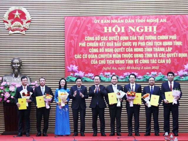 Nghệ An công bố quyết định bổ nhiệm lãnh đạo sau khi sắp xếp, hợp nhất các sở