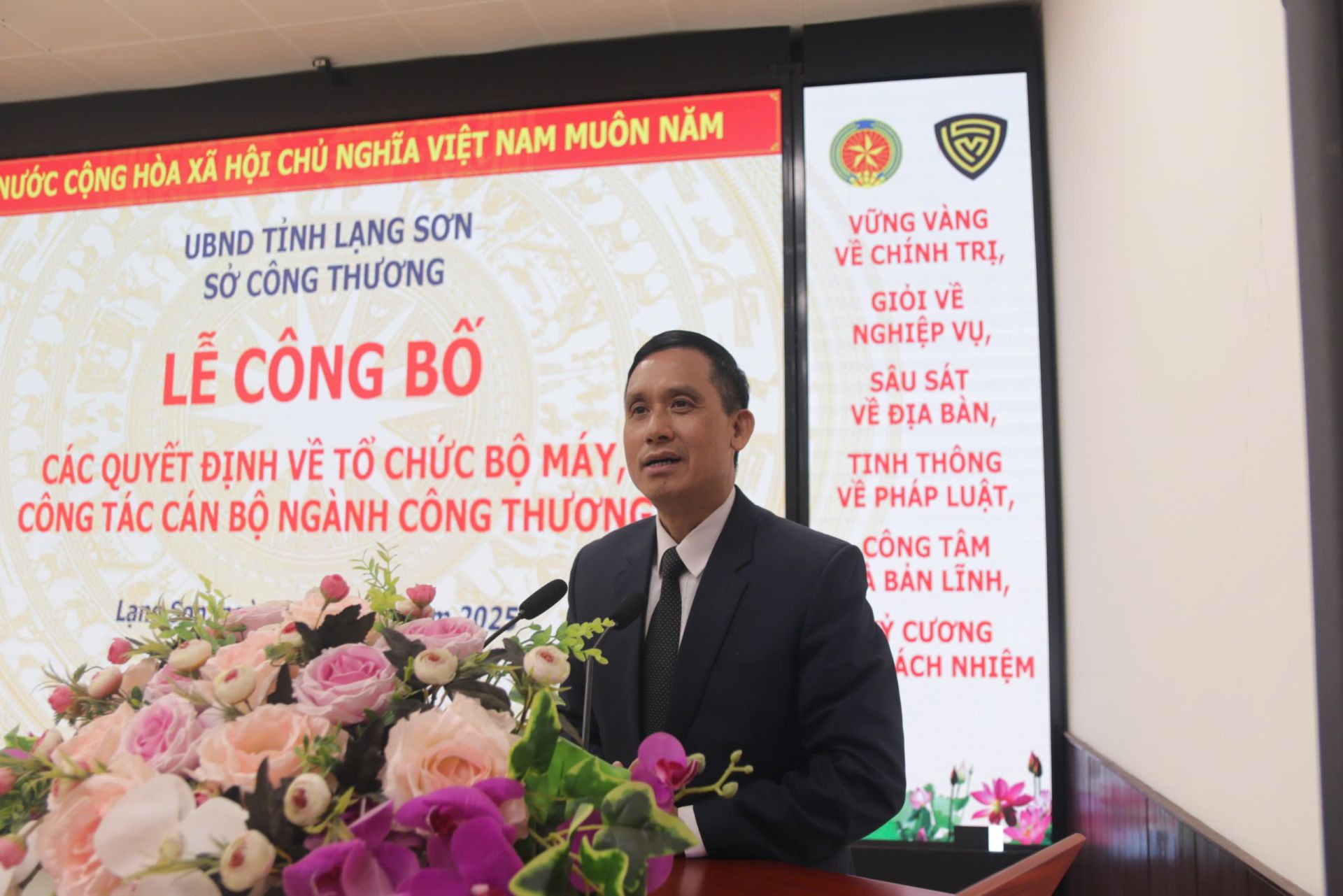 Giám đốc Sở Công Thương Lạng Sơn Nguyễn Đình Đại phát biểu tại hội nghị