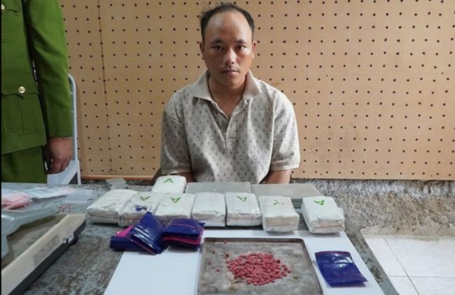 Đối tượng Lầu A Tủa cùng tang vật vi phạm Đối tượng Lầu A Tủa cùng tang vật vi phạm
