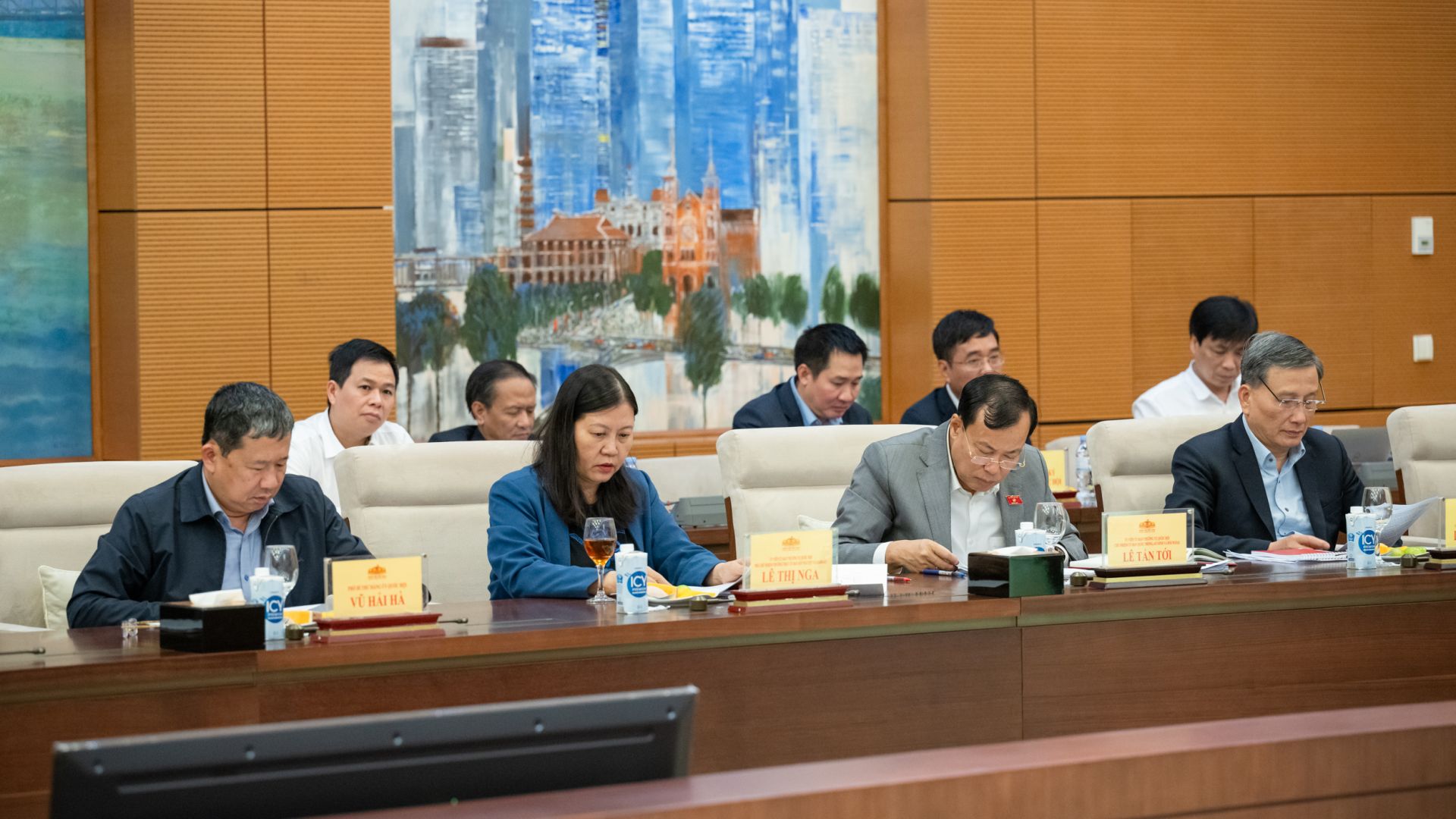 Các đại biểu tham dự phiên họp