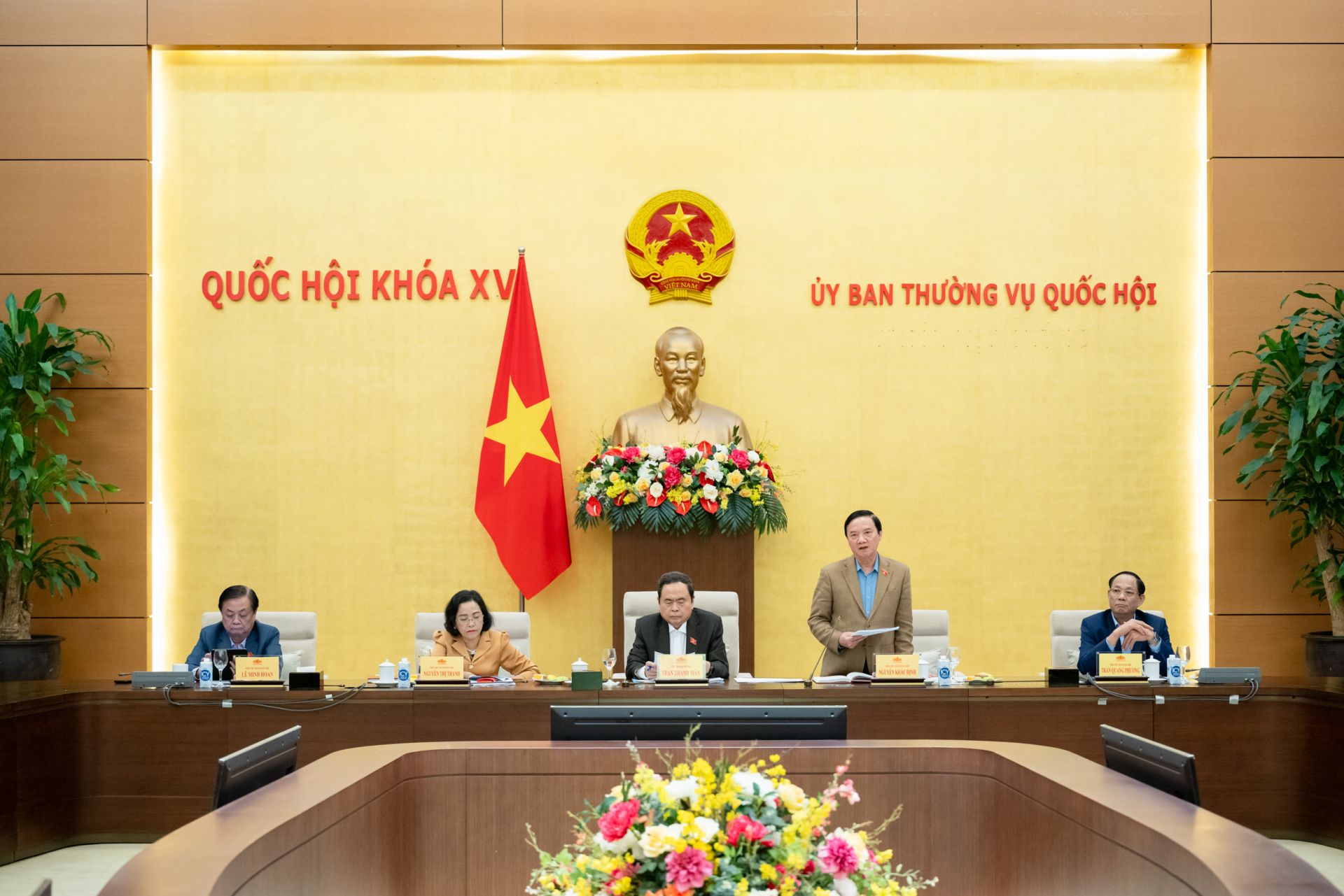 Phó Chủ tịch Quốc hội Nguyễn Khắc Định phát biểu