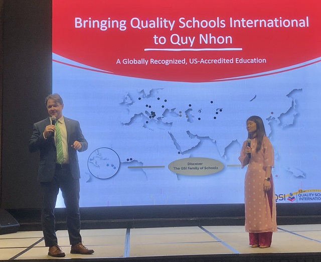 Ông Patrick Doherty (bên trái) và bà Bùi Thị Huyền Trang giới thiệu những nội dung chủ yếu của Buổi Giới thiệu. Ảnh: VH Ông Patrick Doherty (bên trái) và bà Bùi Thị Huyền Trang giới thiệu những nội dung chủ yếu của Buổi Giới thiệu. Ảnh: VH