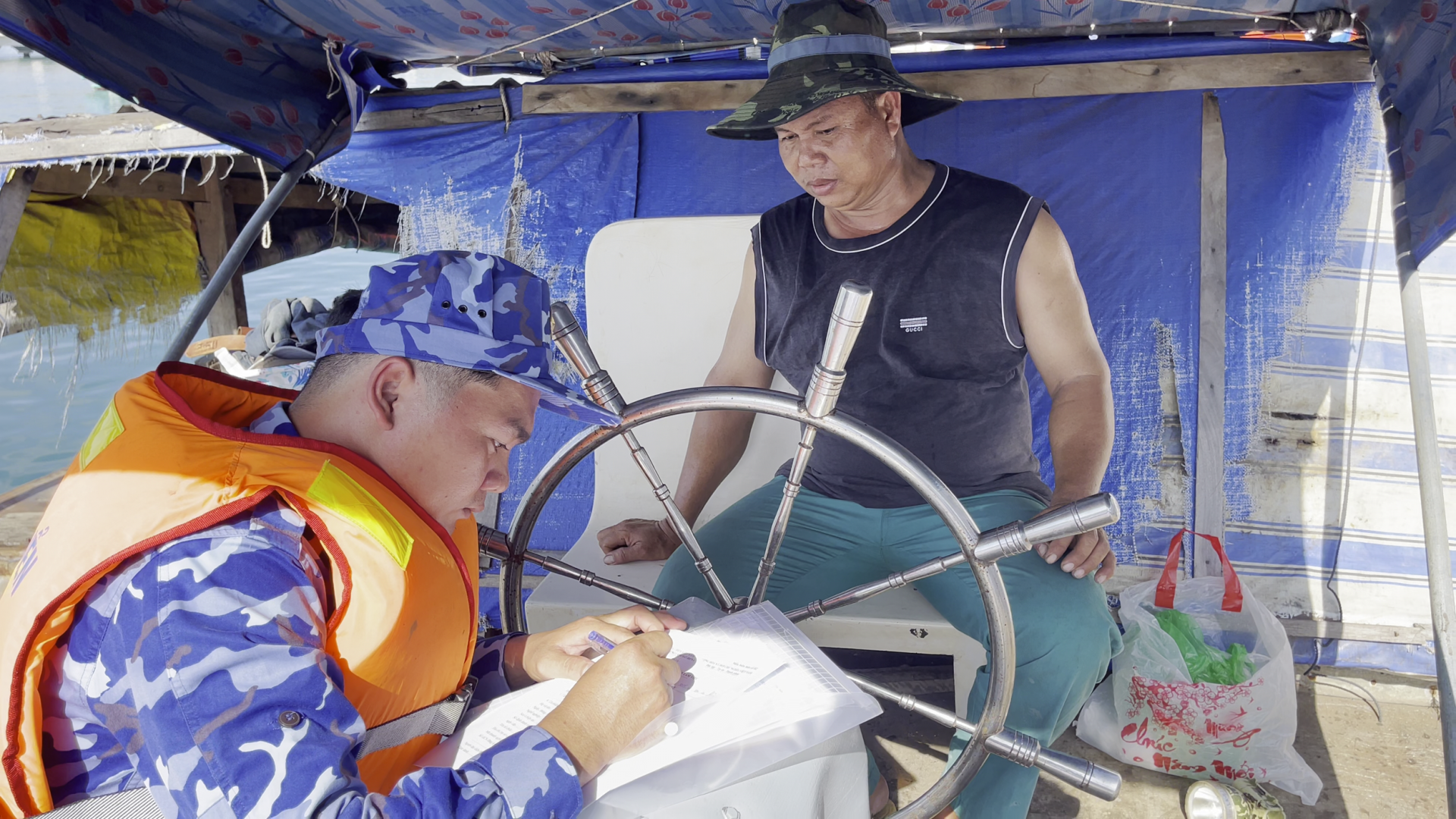 Tổ công tác tiến hành lập biên bản vụ việc Tổ công tác tiến hành lập biên bản vụ việc